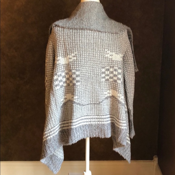 Woven Heart Gray and White Open  Cardigan Sweater - Picture 3 of 5